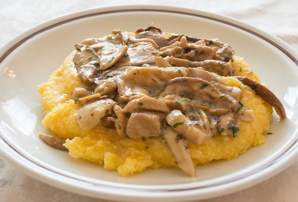 A gombás polenta olcsó és laktató recept