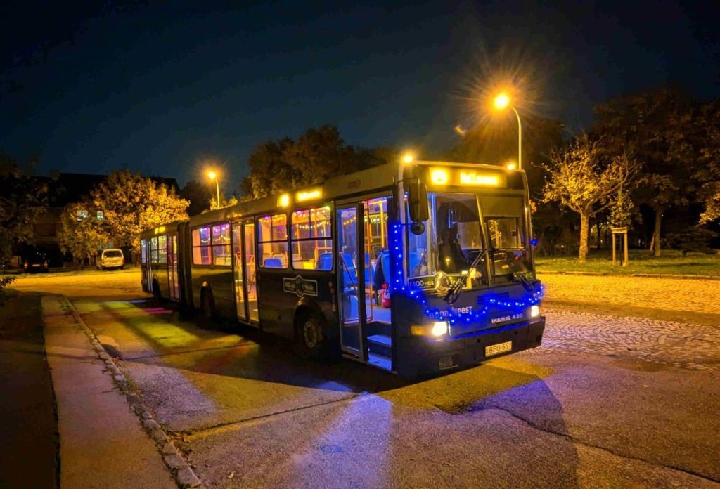 Remek halloweeni program a borzongató buszjárat