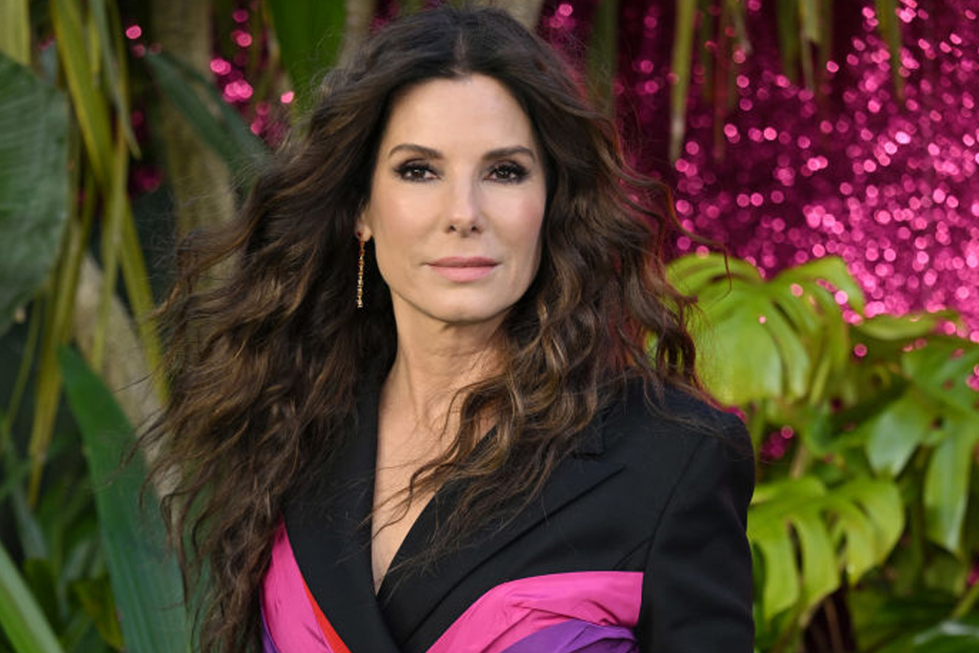 Sandra Bullock és ritkán látott fia Los Angelesben sétáltak