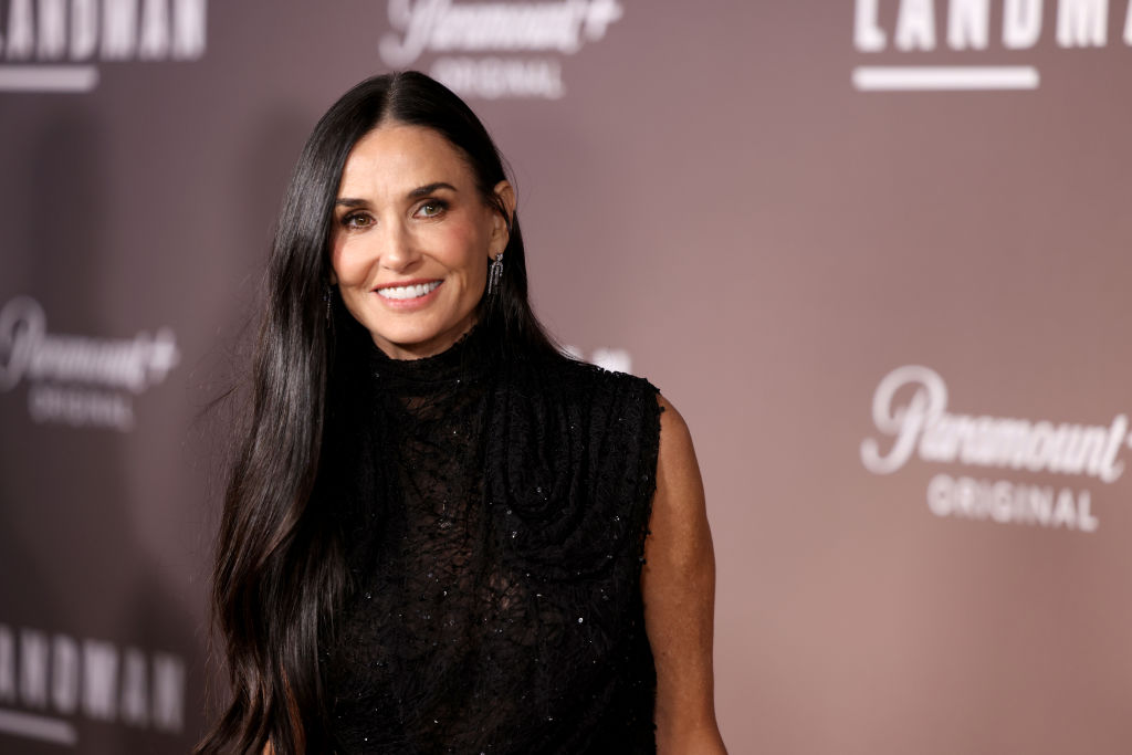 62 éves Demi Moore fiatalság vörös szőnyeg