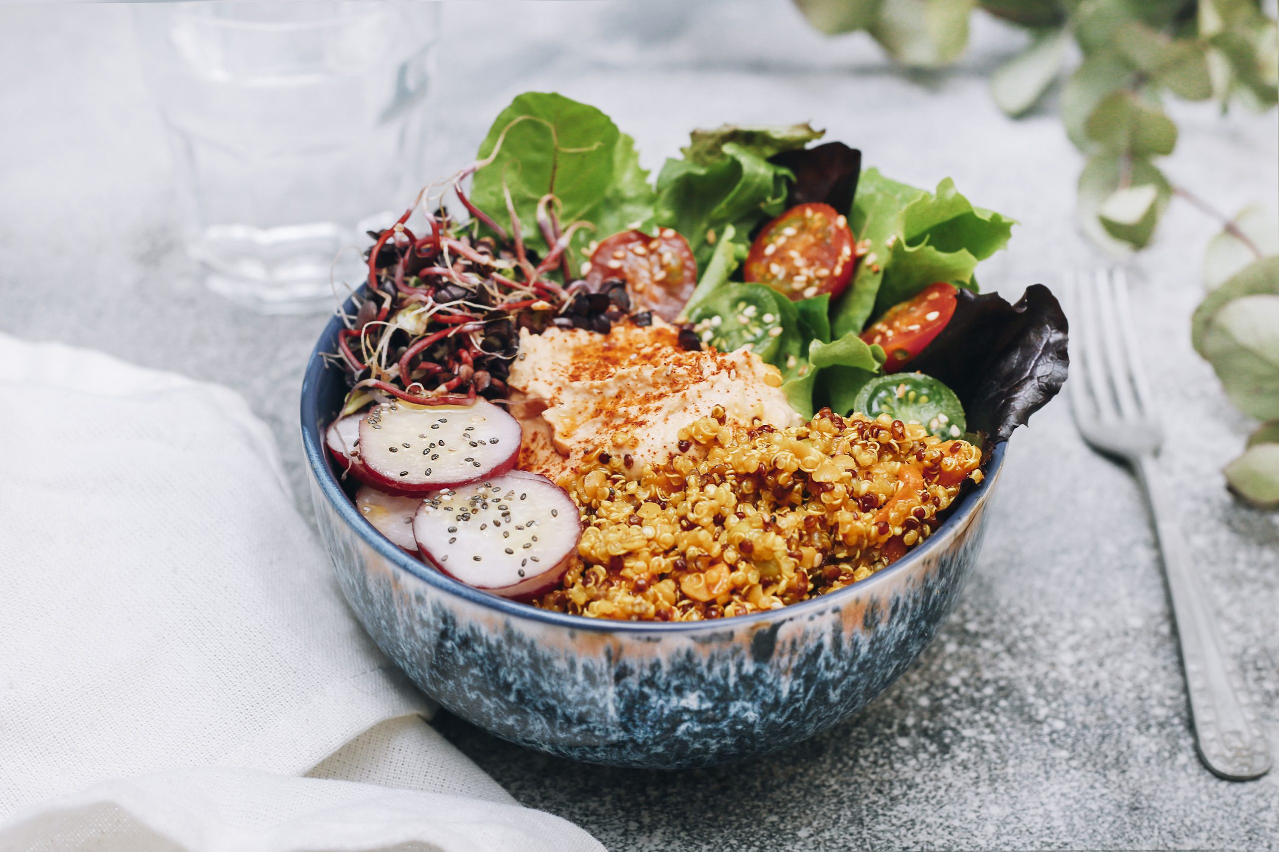 Főtt quinoa zöldségekkel