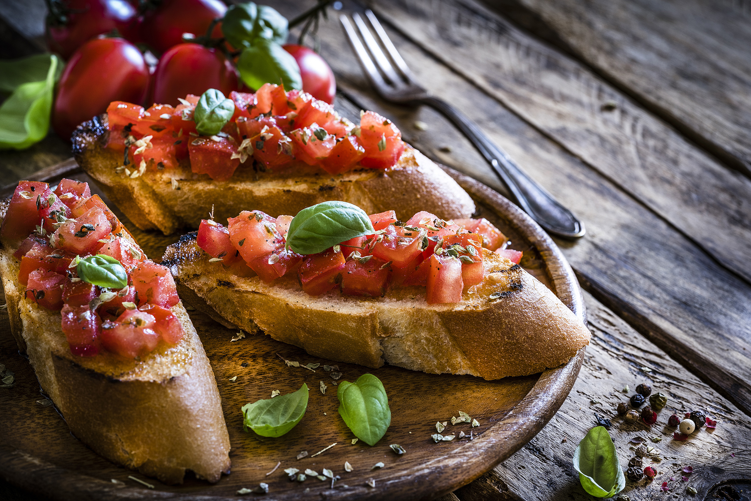 Paradicsomos crostini bazsalikommal