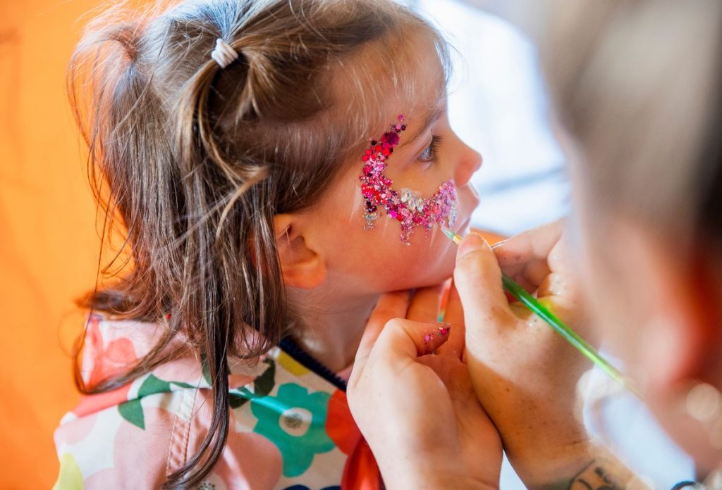 Farsangi arcfestés is várja a gyerekeket a Pénzmúzeum farsangi programján