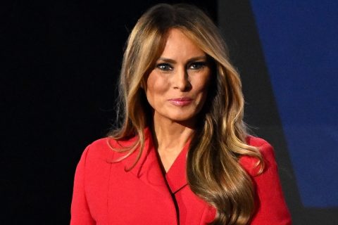 Eladó Melania Trump menyasszonyi ruhája