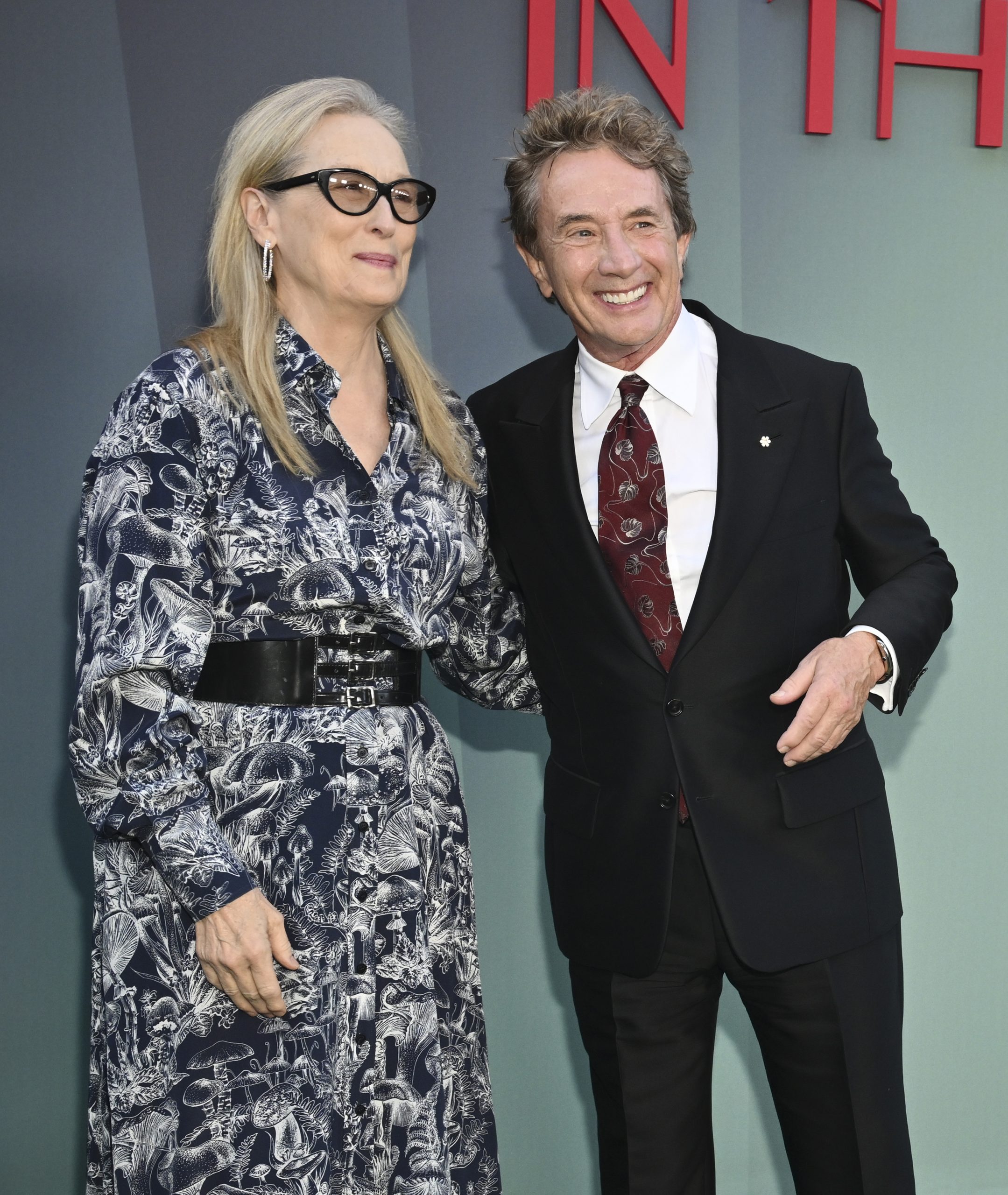 Meryl Streep és Martin Short az Only Murders In The Building bemutatóján fotózkodik 2024 augusztusában Los Angeles-ben