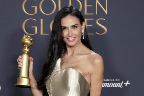 Visszatér egy régi hajtrend: így viseld az oldalválasztékot