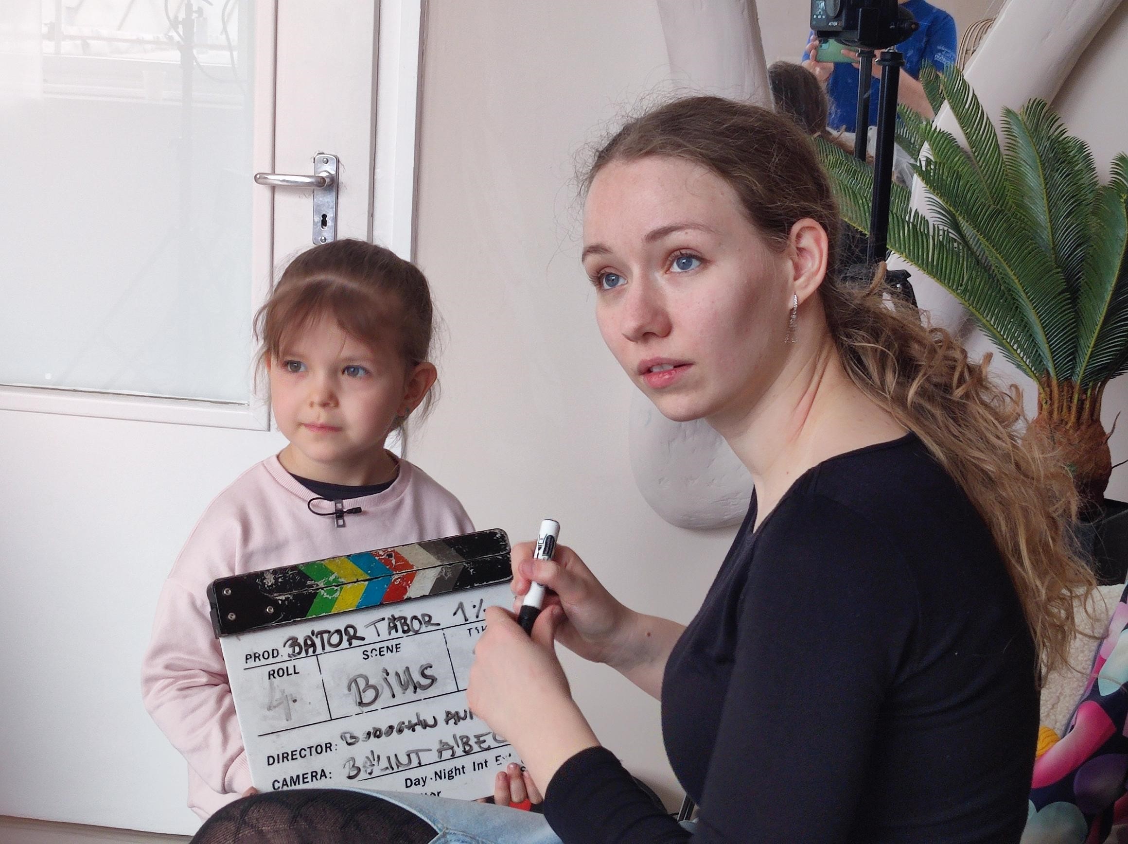 A filmben Bátor Táboros táborozók és az alapítvány munkatársainak gyerekei szerepelnek.