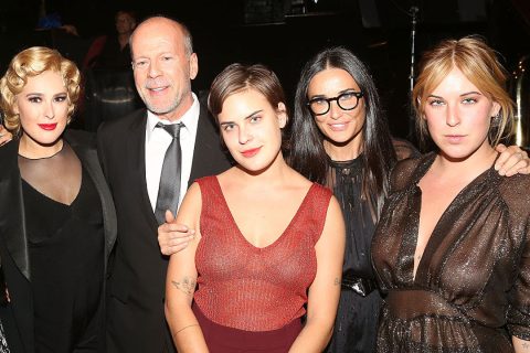Bruce Willis és Demi Moore felnőtt lányai együtt fürdenek