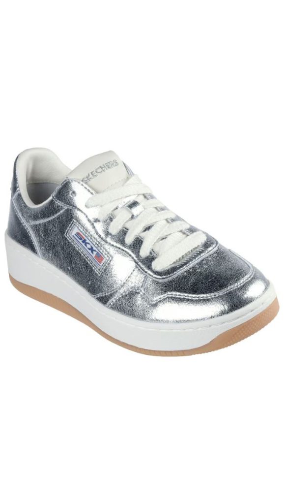 fémes hatású sneaker 12 | Marie Claire