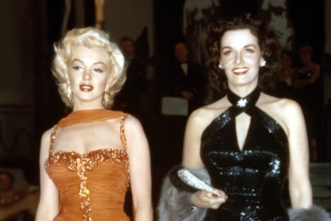 A Marilyn Monroe féle fordított stóla visszatér Hollywoodba