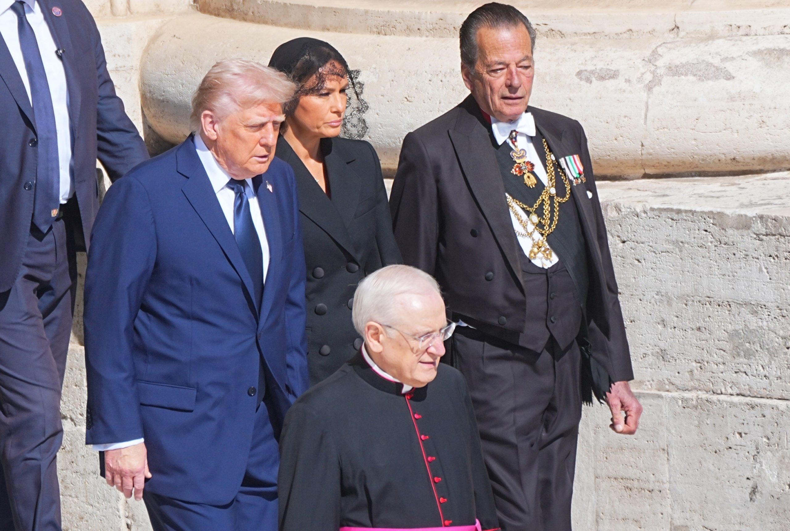 melania-trump-ferenc-papa-temetes 1 | Marie Claire Melania Trump így jelent meg Ferenc pápa temetésén
