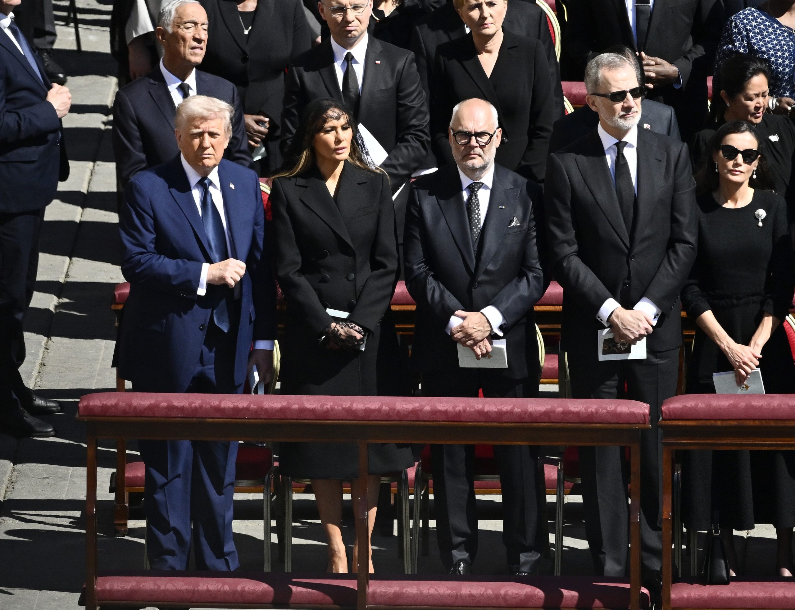 melania-trump-ferenc-papa-temetes 2 | Marie Claire Melania Trump így jelent meg Ferenc pápa temetésén