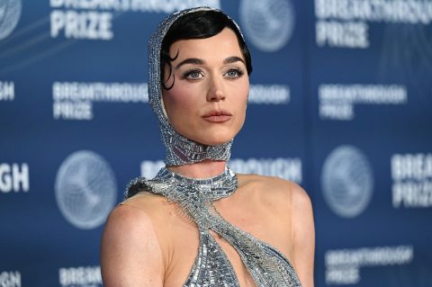 Katy Perry melltartó