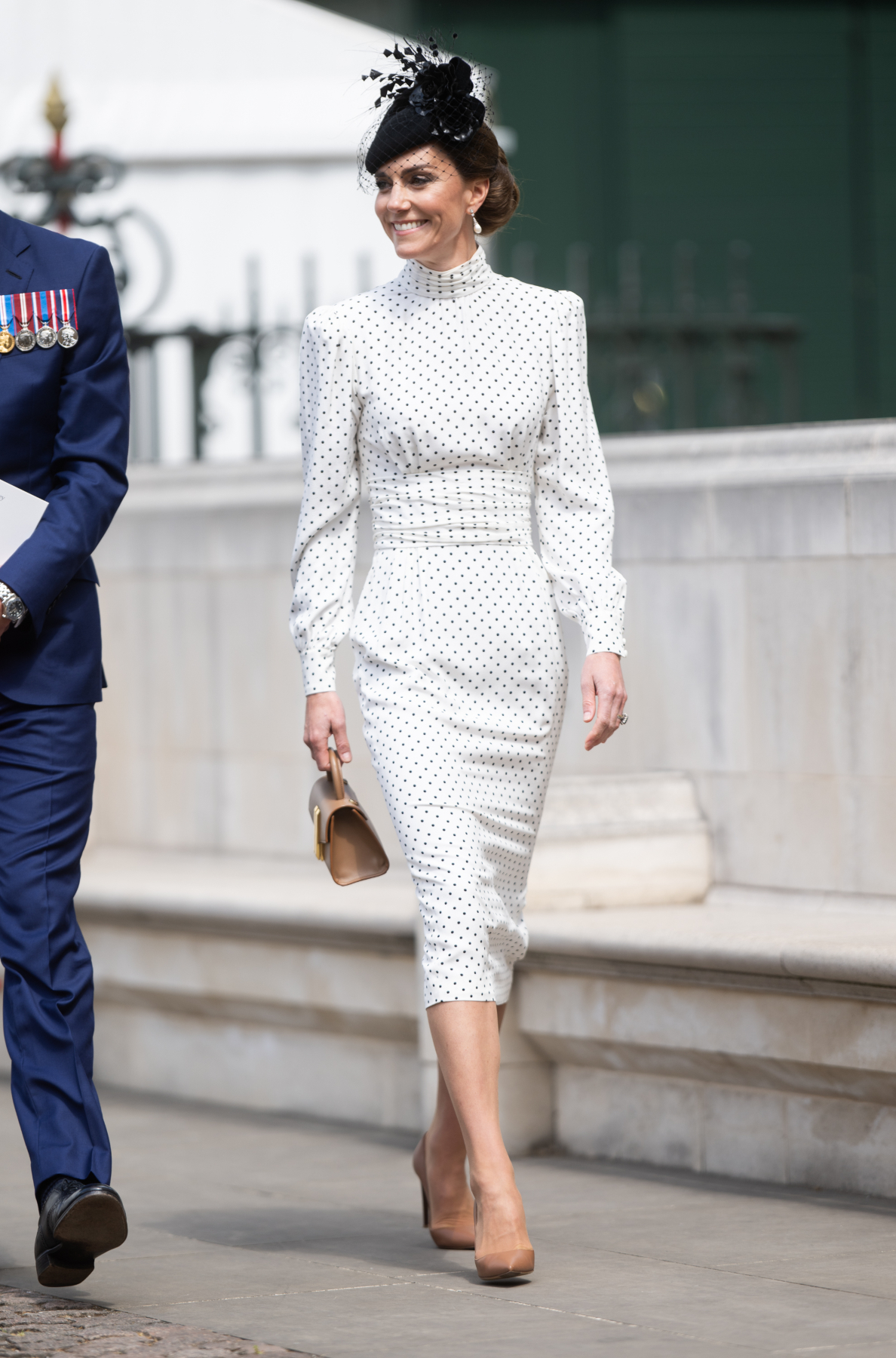 Katalin hercegné pöttyös ruha divat