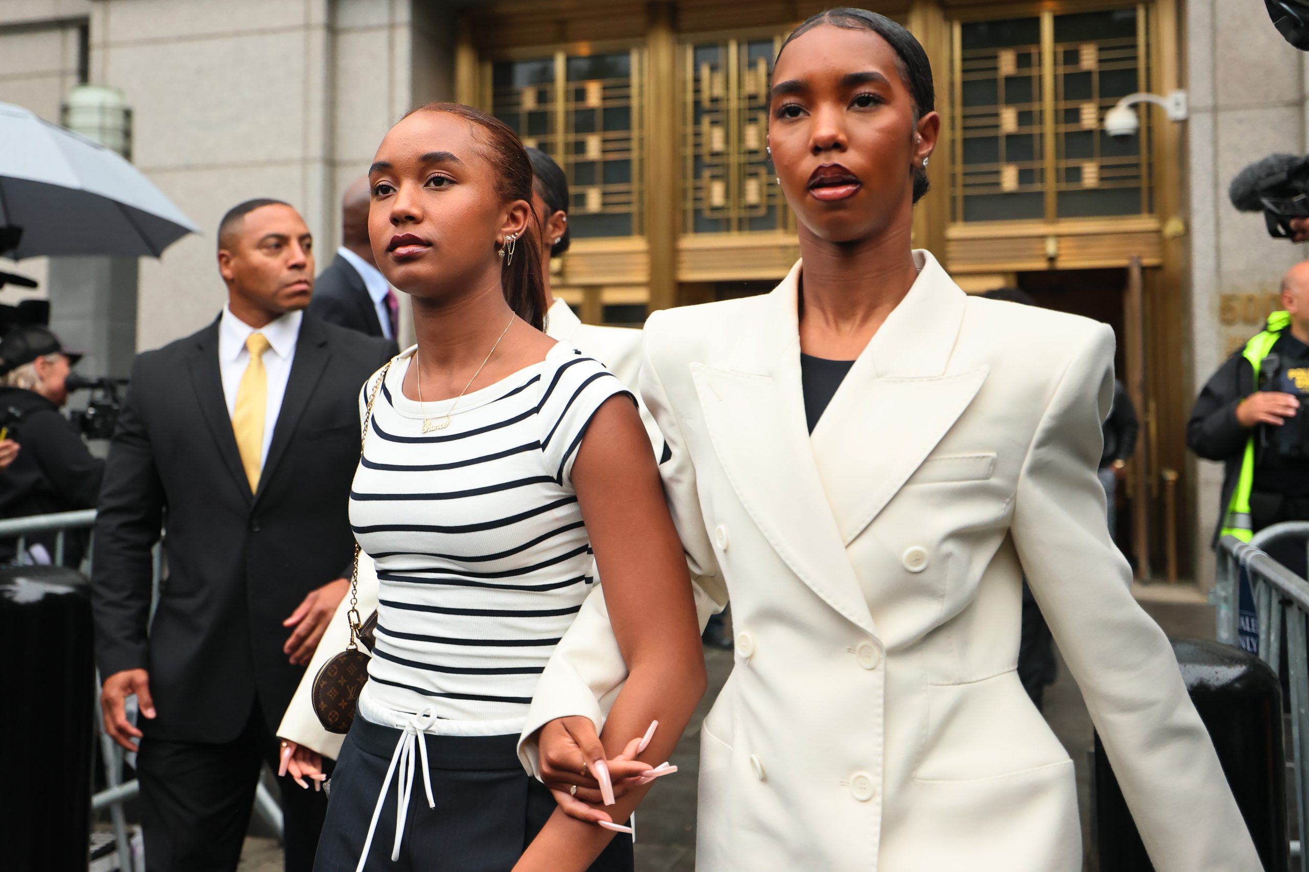 P Diddy ikerlányai apjuk tárgyalásán