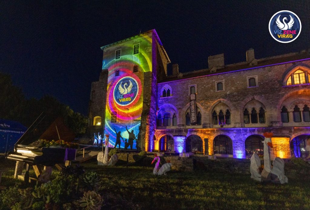 A tatai Öreg-tó mellett rendezik 2025-ben is a Víz, Zene, Virág Fesztivált