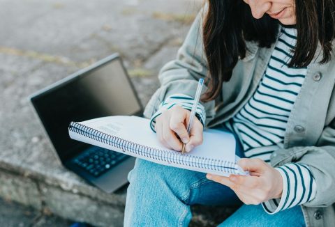 Grafológia személyiség elemzése kézírásból i betű írásképe