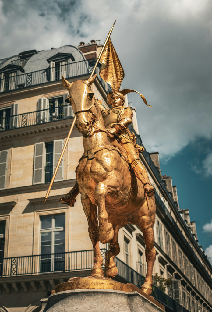 gyerekek-megvaltoztattak-vilagot-jeanne-darc | Marie Claire Jeanne D'Arc szobra Párizsban