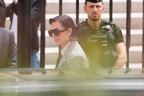 Kris Jenner Párizs arcplasztika