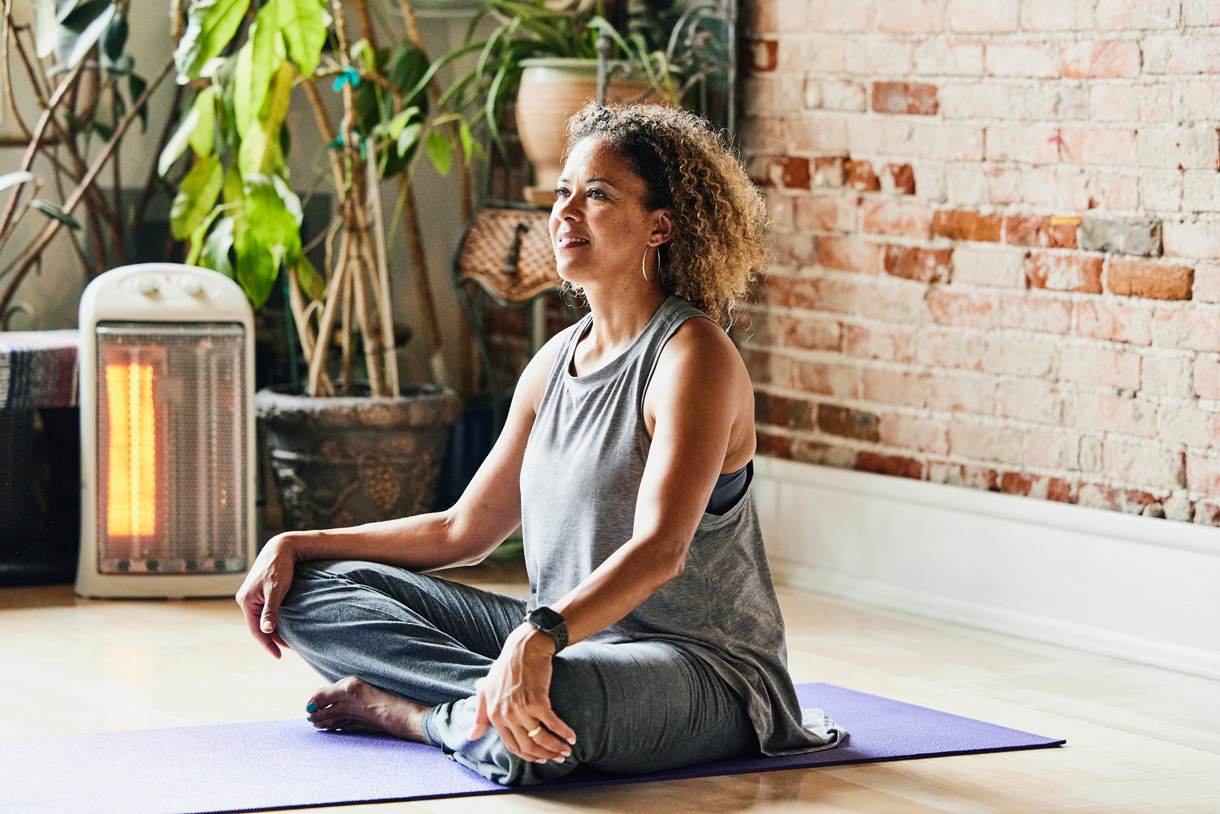 A jóga hatékonyan kezelheti a térdfájdalmat