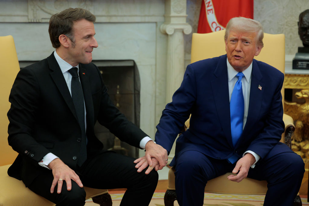 Donald Trump és Emmanuel Macron kapcsolata évek óta szokatlanul közvetlen.