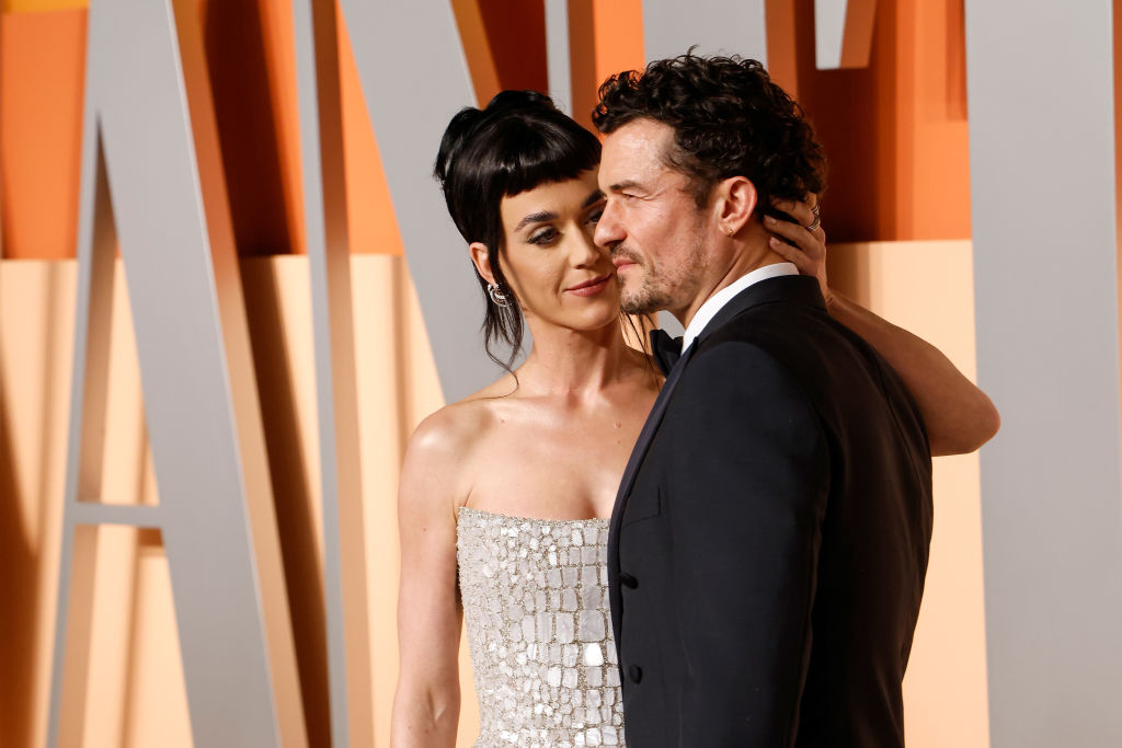 Tavasszal még együtt pózolt a fotósoknak Katy Perry és Orlando Bloom, de a színész ma már másik nőt karol át Velencében