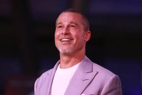 Közeli fotó Brad Pittről