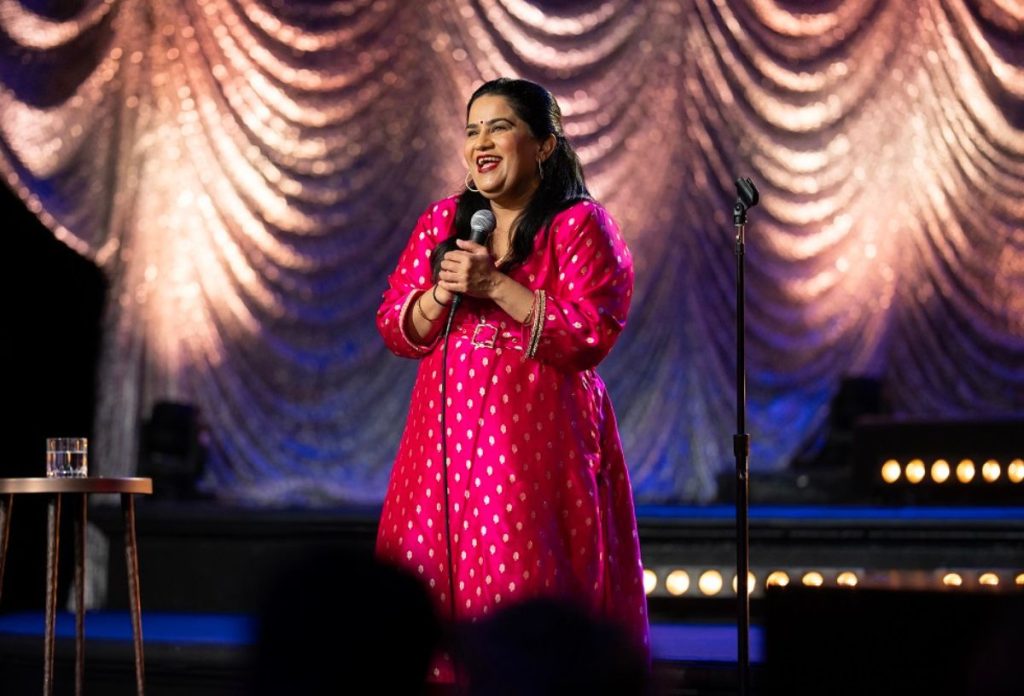 disney-plus-premierek-2025-julius-zarna-garg | Marie Claire Stand up a Disney+-on a nyári szünetre: Zarna Garg