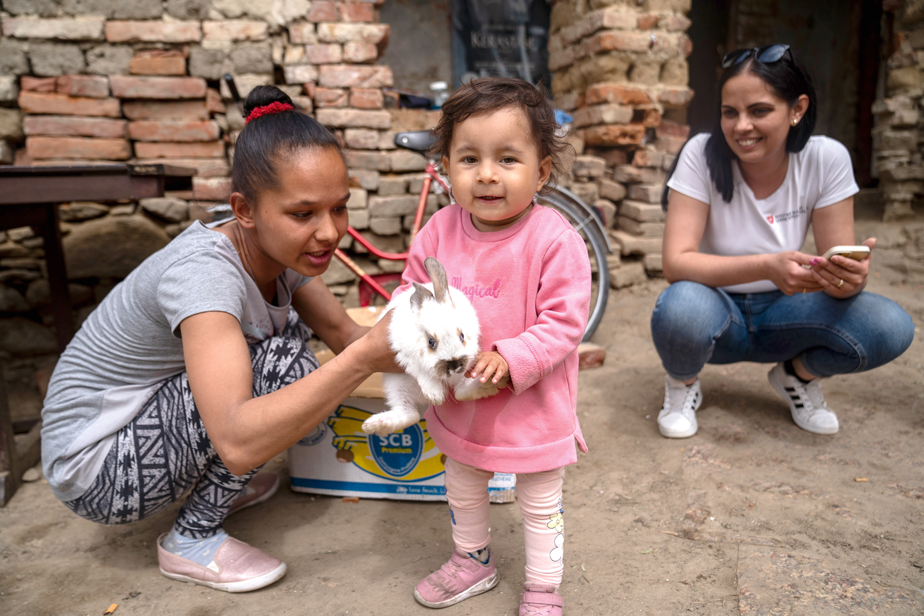 menstruacios-szegenyseg | Marie Claire Melinda és kislánya, Heni