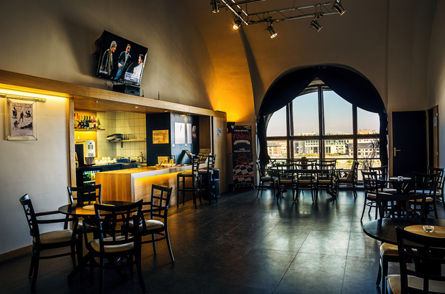 A Szkéné színházból csodálatos kilátás nyílik a Dunára. 