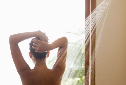 Zuhanyzás vihar alatt