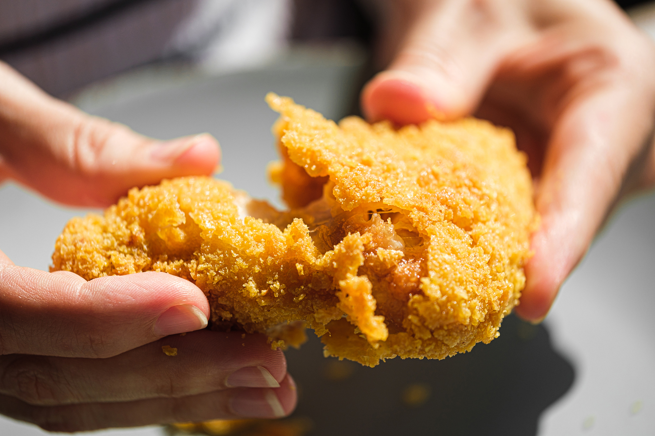 Legyen szó akár hús, akár zödség panírozásáról, ez a módszer sokat segít abban, hogy egyszerűbb és gyorsabb legyen a munka