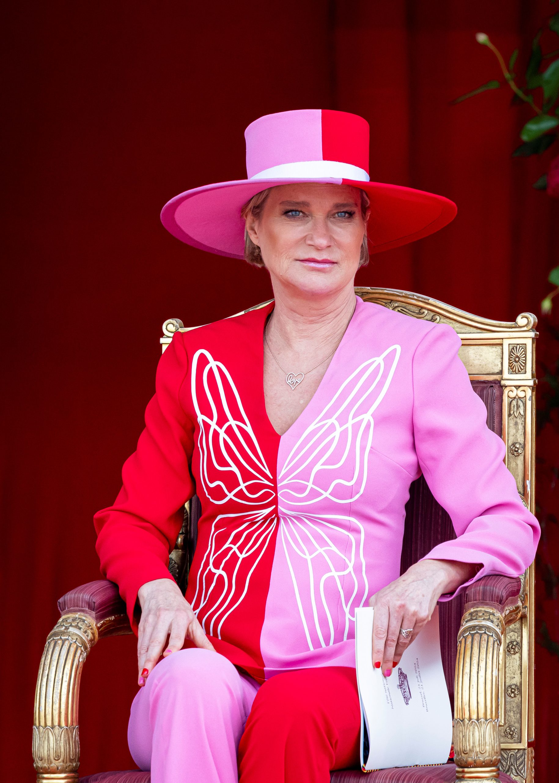 A-belga-hercegno-nyiltan-kiallt-Harry-herceg-vedelmeben | Marie Claire Delphine belga hercegnő