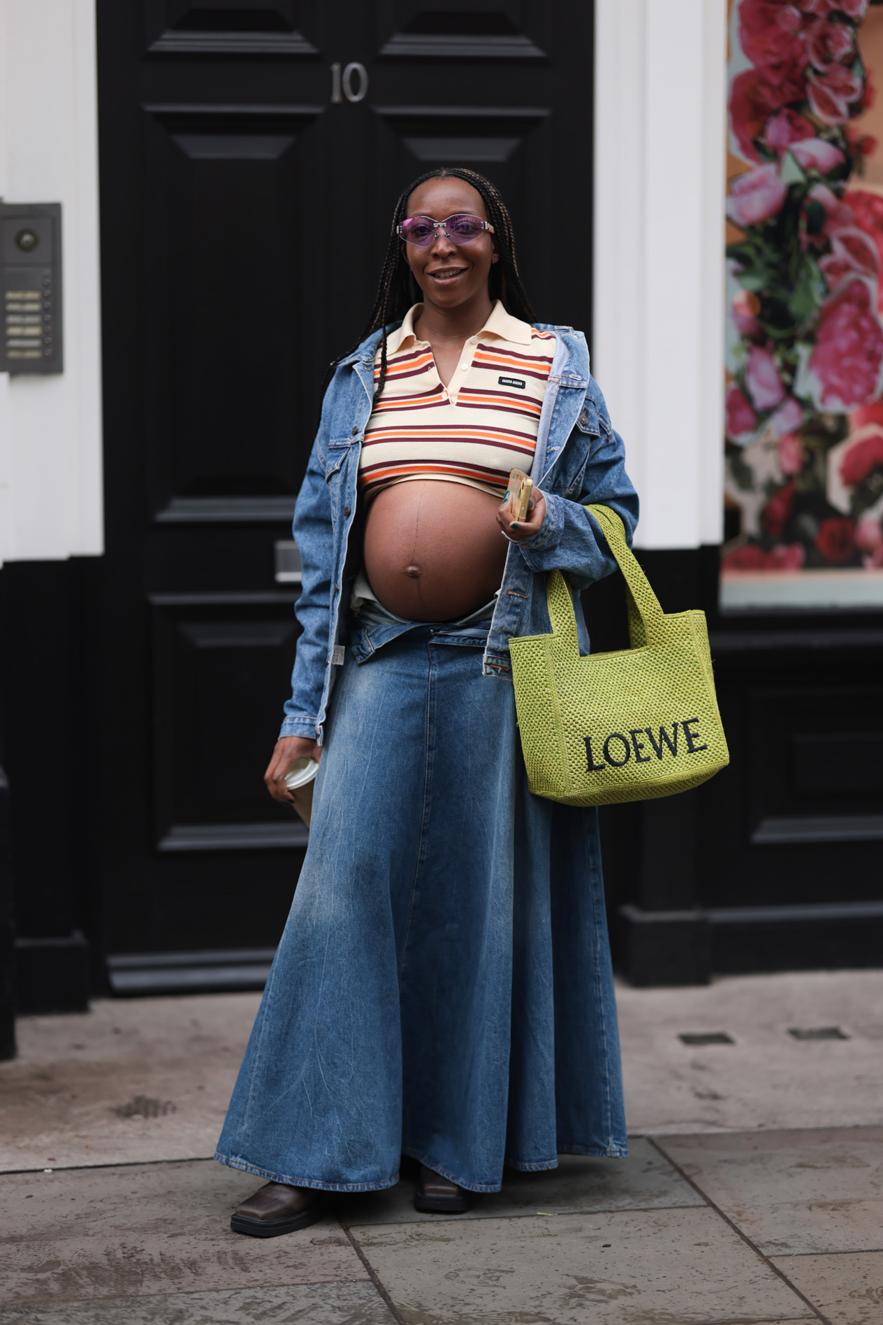 2025 nyarán hódít a farmerszoknya