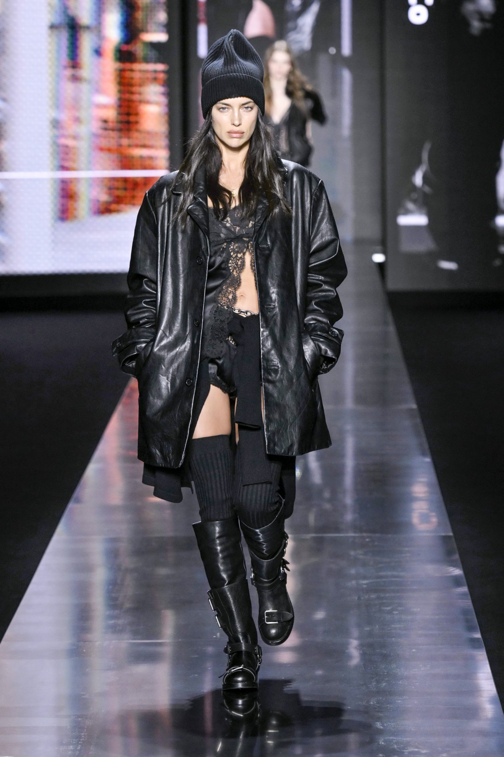 Irina Shayk a Dolce & Gabbana kifutóján Milánóban