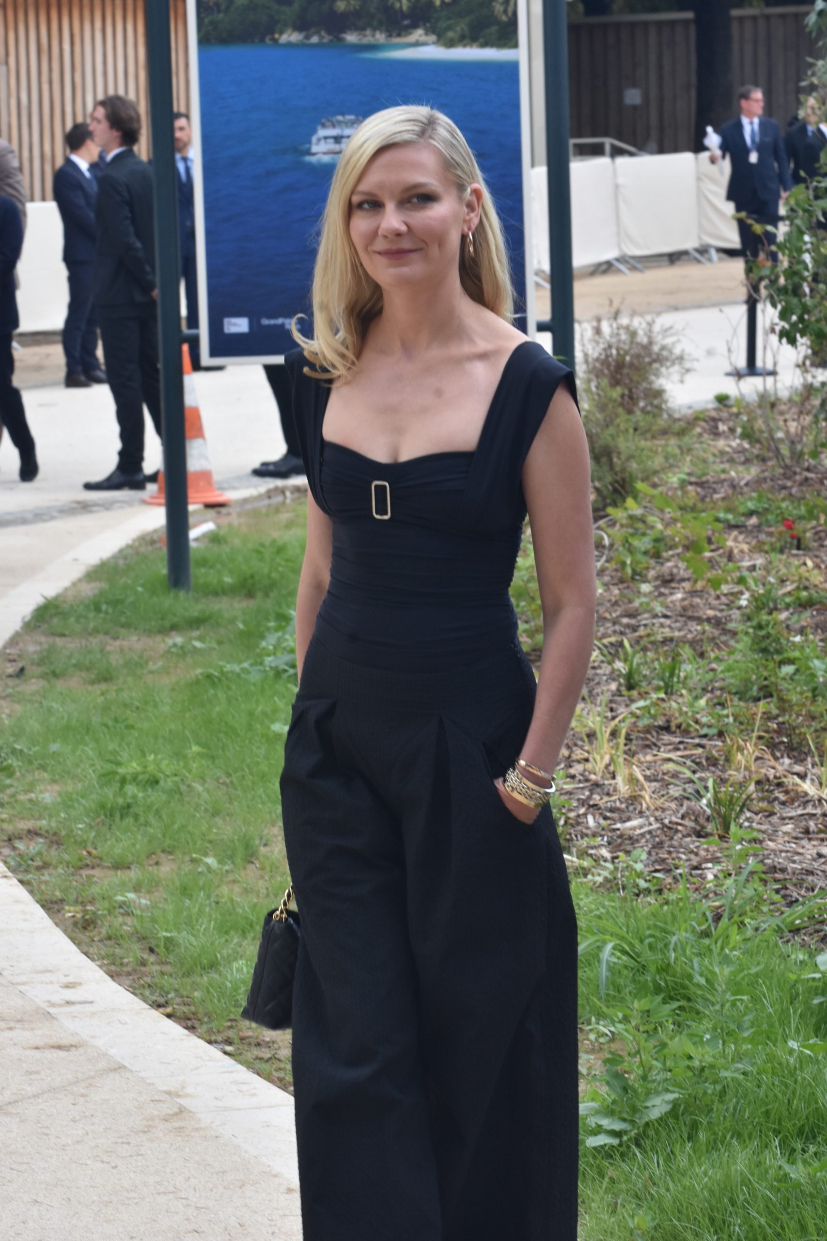 Kirsten Dunst a letisztult, természetes eleganciát képviselte ruhájával