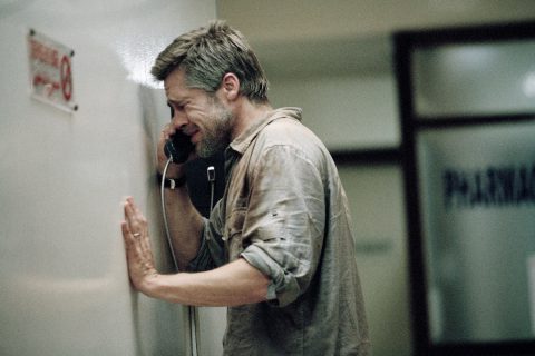 Brad Pitt kétségbeesetten könyörög az ikreknek