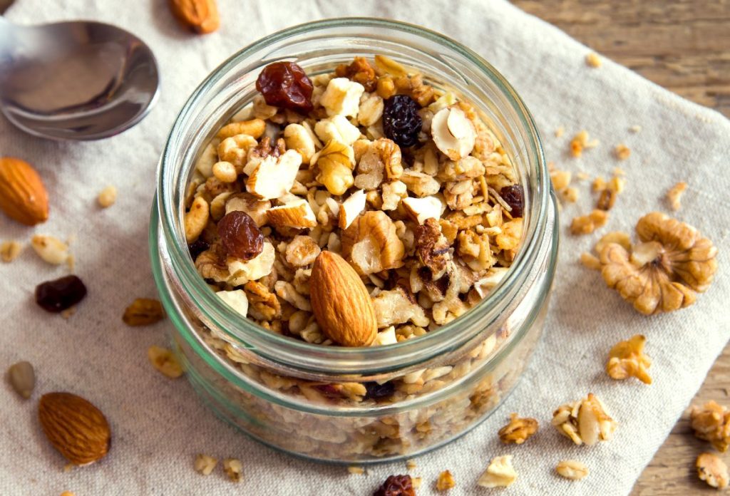 Diós-csokis házi granola ajándékba