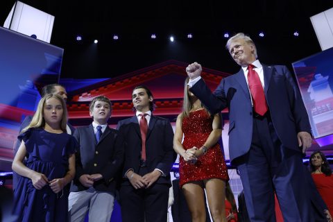 Donald Trump unokáival