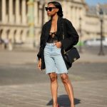 Modell farmer rövidnadrágban