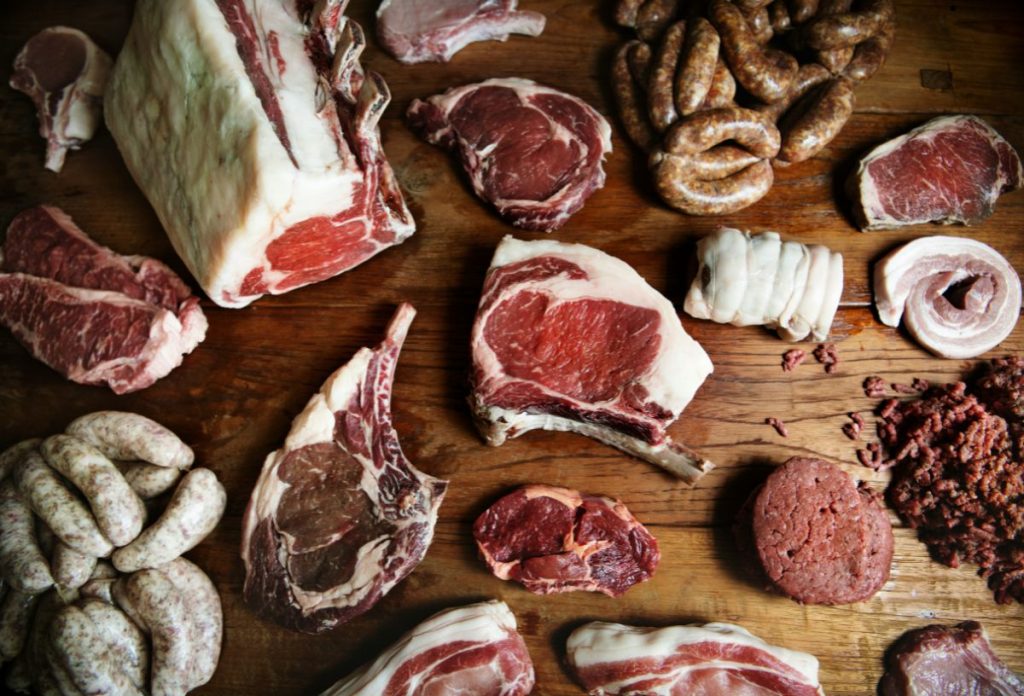 A vörös húsok és feldolgozott hústermékek pusztítják a kollagént a bőrben