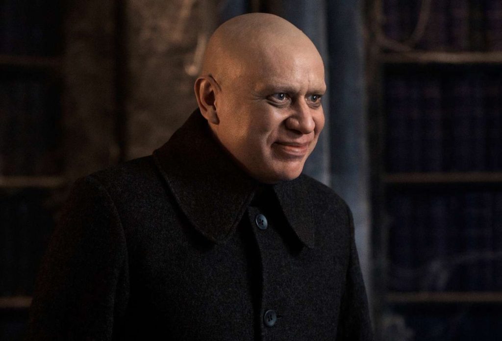 Fred Armisen mint Fester Addams a Wednesday első évadában