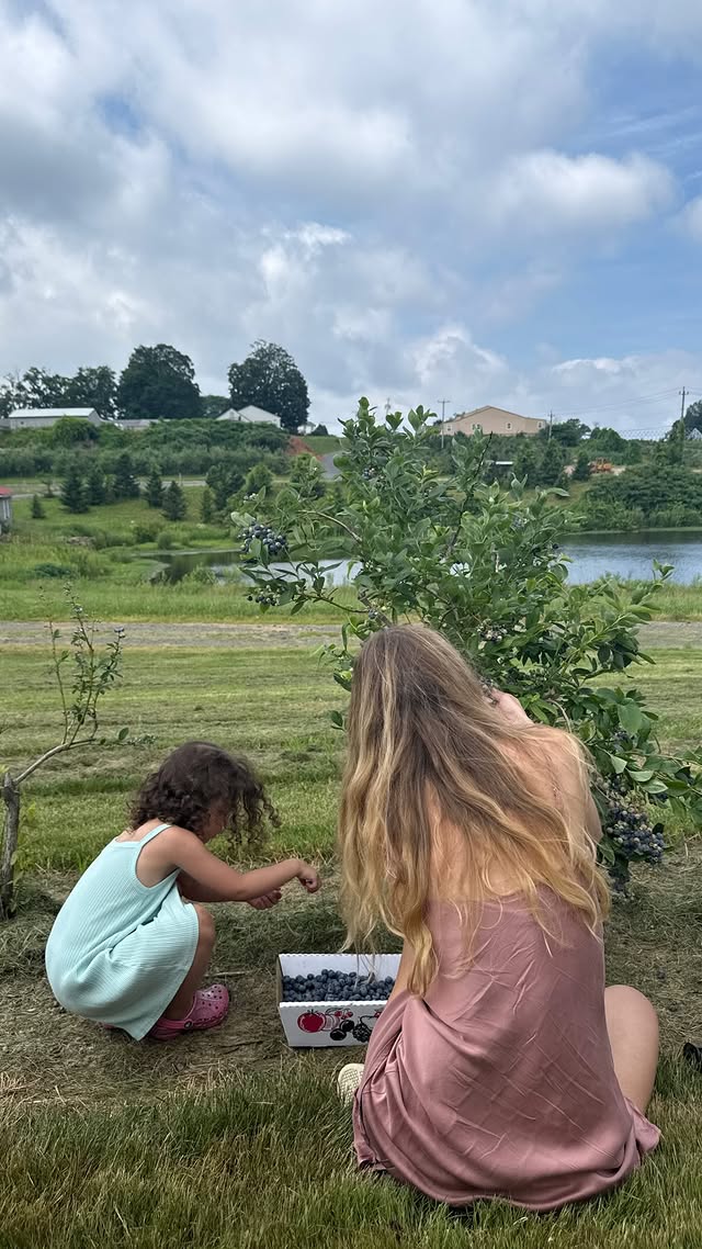 Mihalik Enikő és lánya