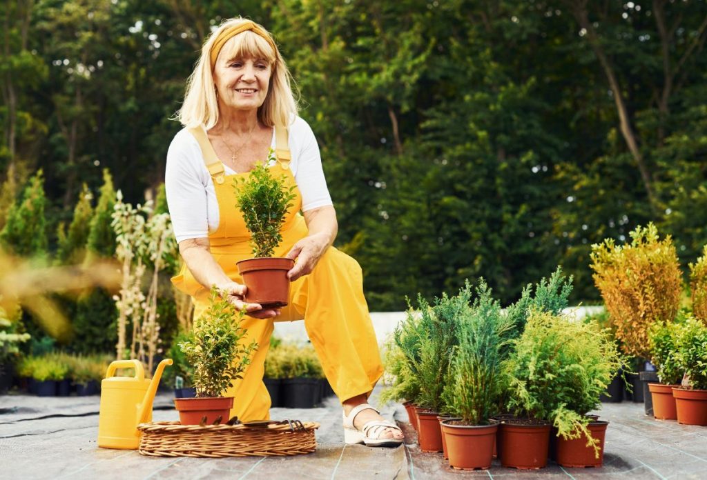 A pamut nadrág kényelmes viselet kertészkedéshez