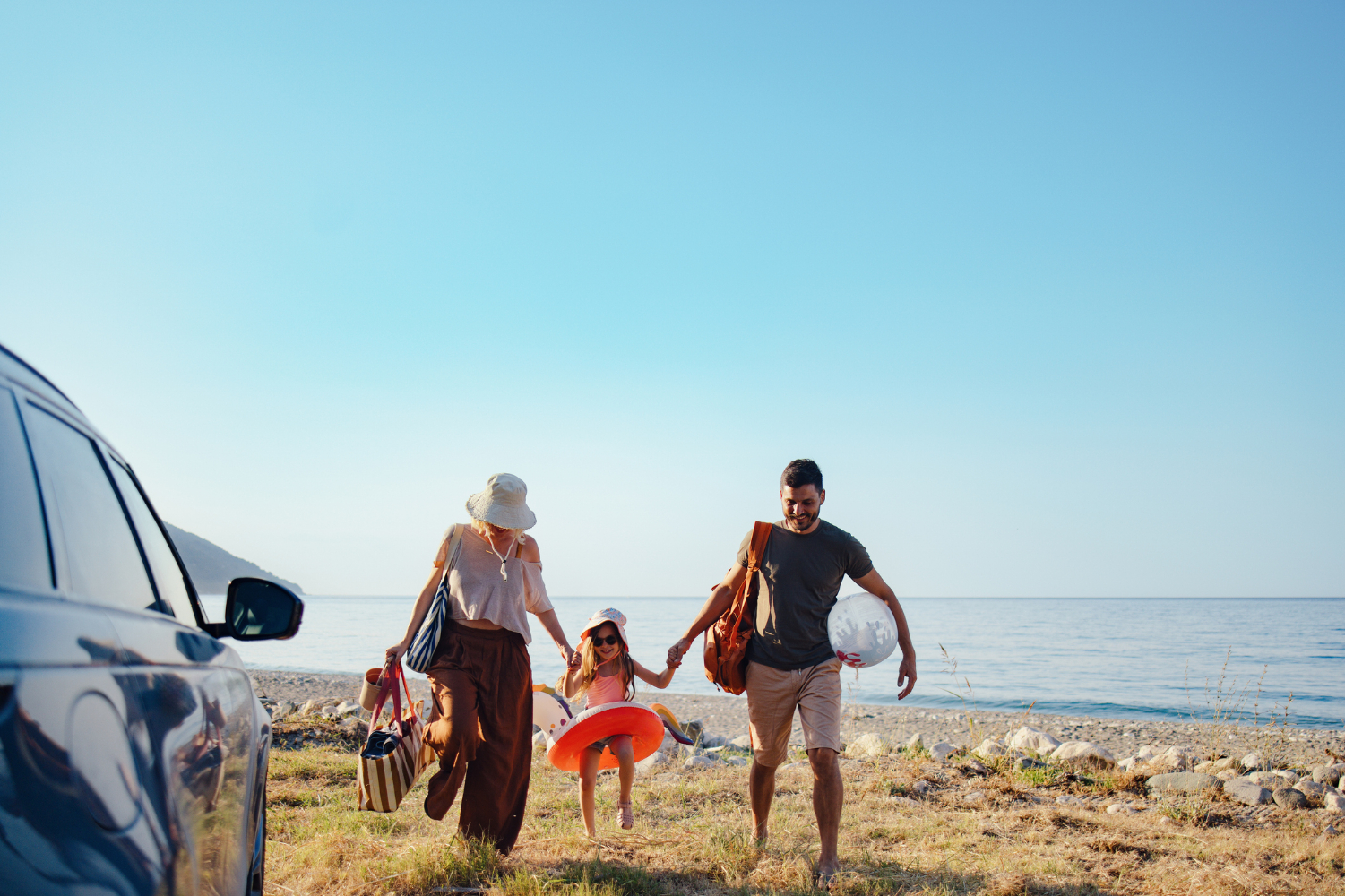 Nyári strandoló család gyerekkel