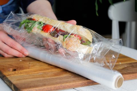 Műanyag fólia ételek csomagolása