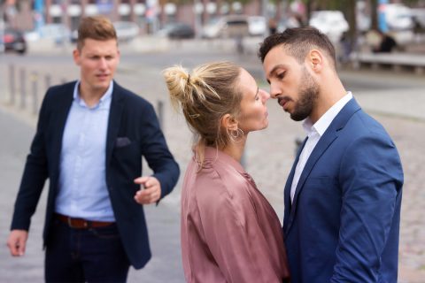 Vallomás: „Szerelmes vagyok a legjobb barátom feleségébe”