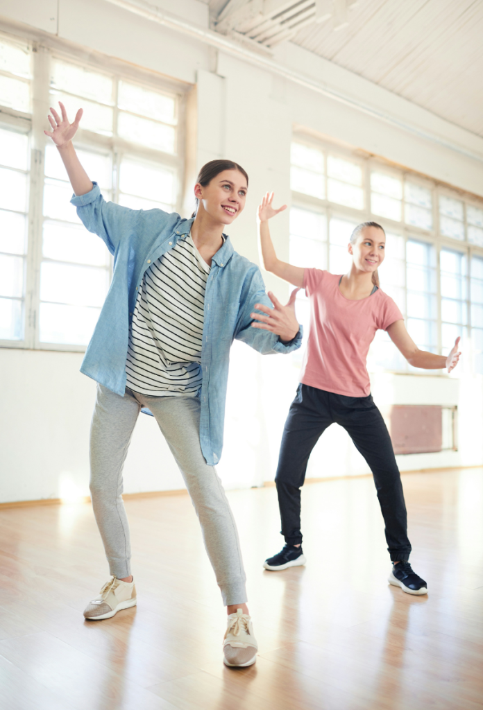 Nem tűnnek látványos mozdulatnak a tai chi gyakorlatai, pedig számos izom dolgozik egyszerre, így hatékonyan formálja a derekat és hasat