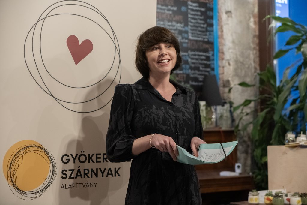 des-julcsi-es-martok-aliz-a-noi-vezetok-kihivasairol | Marie Claire Dés Julcsi, a Gyökerek és Szárnyak Alapítvány rendezvényén