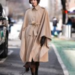 Modell őszi bokacsizmában